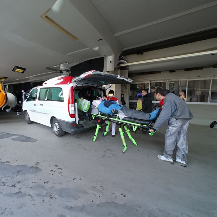 宝安深圳急救车租赁病重回老家到梅州市梅江区租赁私人救护车电话号码