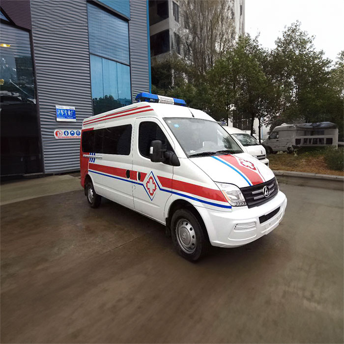 龙岗广东省广州市慈善医院租用私人救护车护送到通化矿务局总医院救护车电话及价格