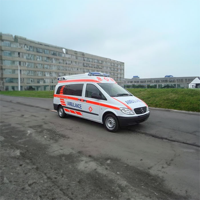 龙岗深圳急救车出租出院回老家到肇庆市广宁县护送病人专车电话