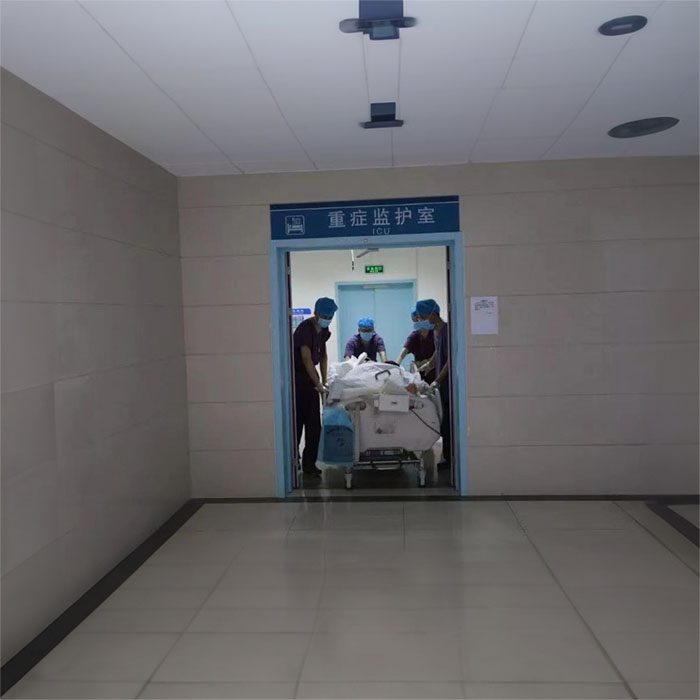 龙岗广东省肇庆市中医院租赁私人救护车转运到中国人民解放军第四五五医院（上海455医院）救护车出租转运病人