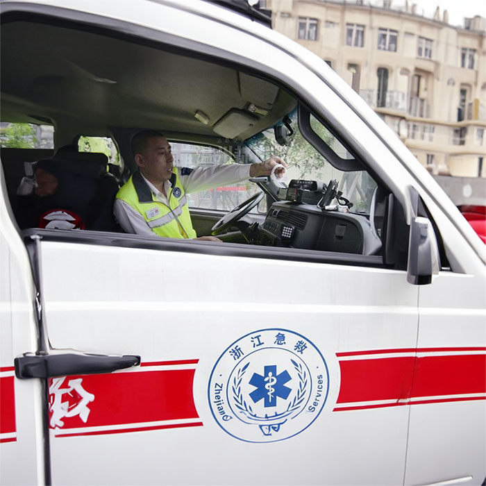 龙岗深圳120救护车租赁病重返乡到韶关市翁源县救护车电话号码是什么