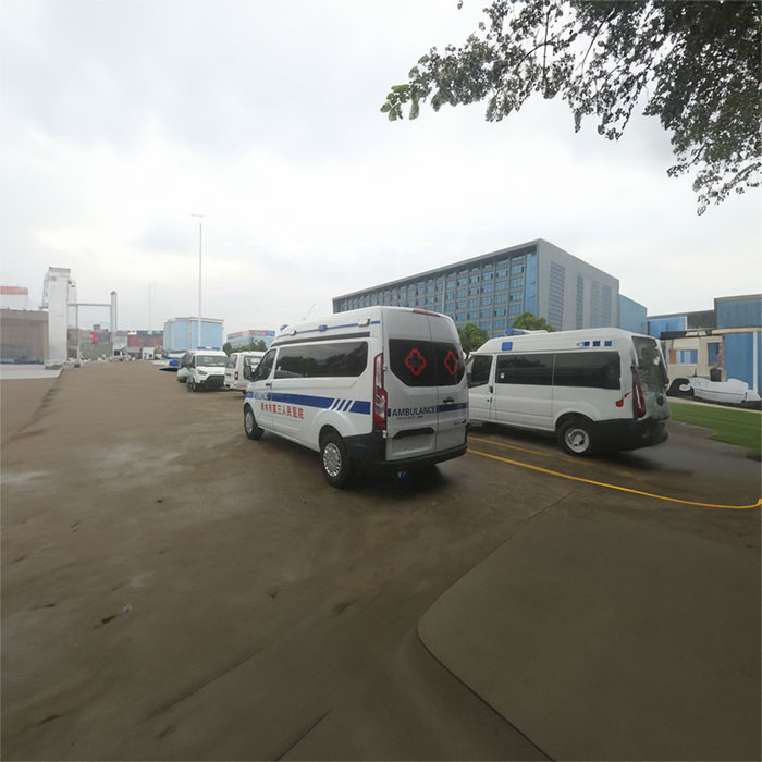 广东广州市脑科医院租用私人救护车到重庆市中医院（重庆市中医研究院）租赁长途救护汽车