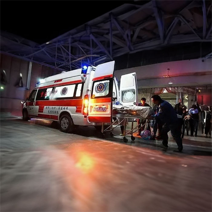 南山深圳救护车租赁出院返乡到清远市连南瑶族自治县救护车的电话