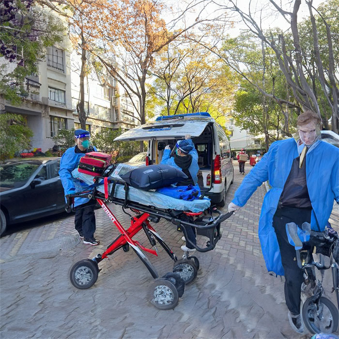 汕头大学医学院附属医院出租急救车护送到南充市中心医院（川北医院、南充地区人民医院）救护车转运