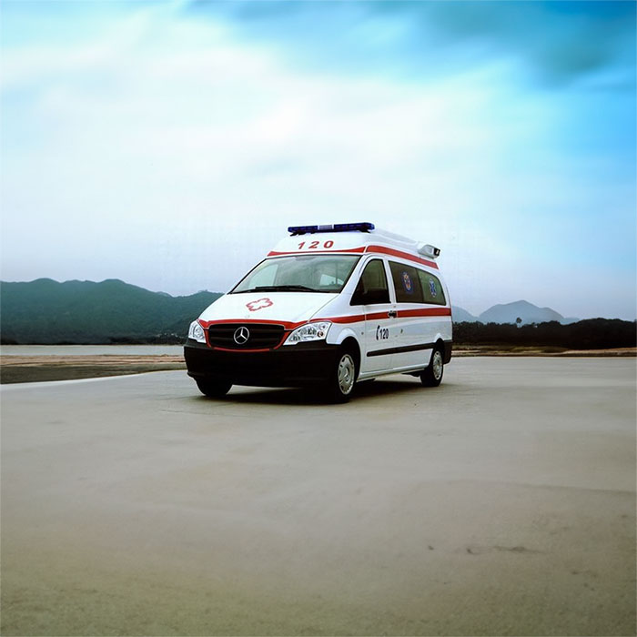 广东佛山市禅城区中心医院租120私人急救车到东莞东华医院救护车出租