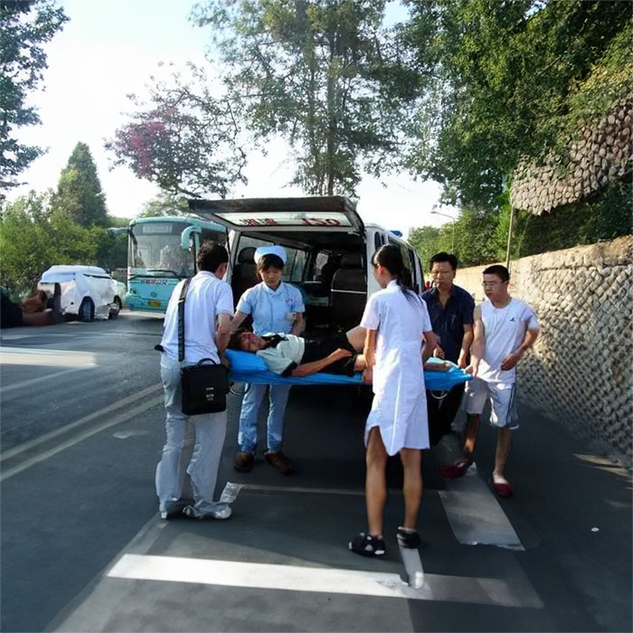 广东广州中医药大学中山附属医院租私人救护车到广东省广东惠州市中心人民医院医院救护车出租电话