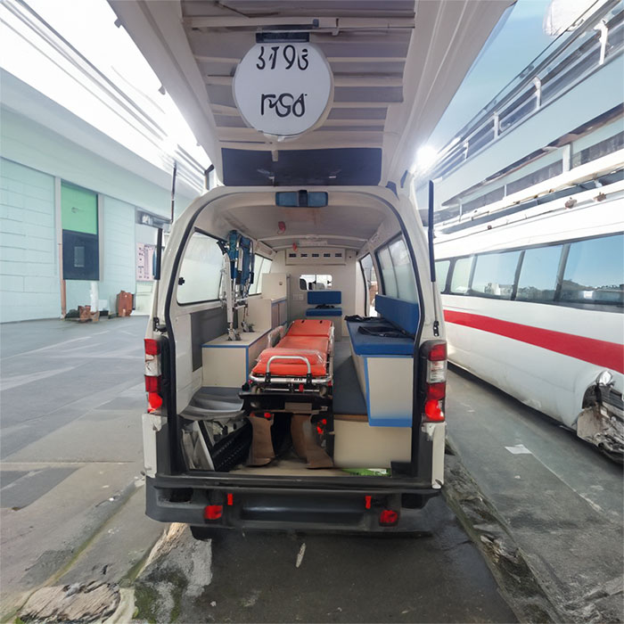 汕头大学医学院第五附属医院租赁私家救护车转院到淮北市人民医院转运救护车多少钱一辆