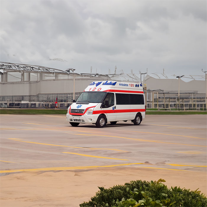 深圳深圳急救车出租康复回老家到湛江市霞山区出租私人救护车联系方式