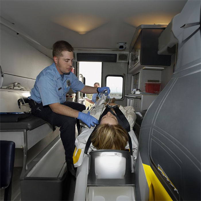 深圳深圳120急救车租赁康复护送到梅州市兴宁市接送病人救护车电话