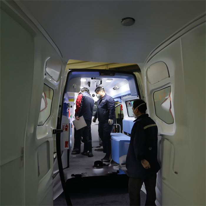 广东省广州中医药大学第二临床医学院私人救护车租赁到武警新疆生产建设兵团指挥部医院救护车租赁联系方式