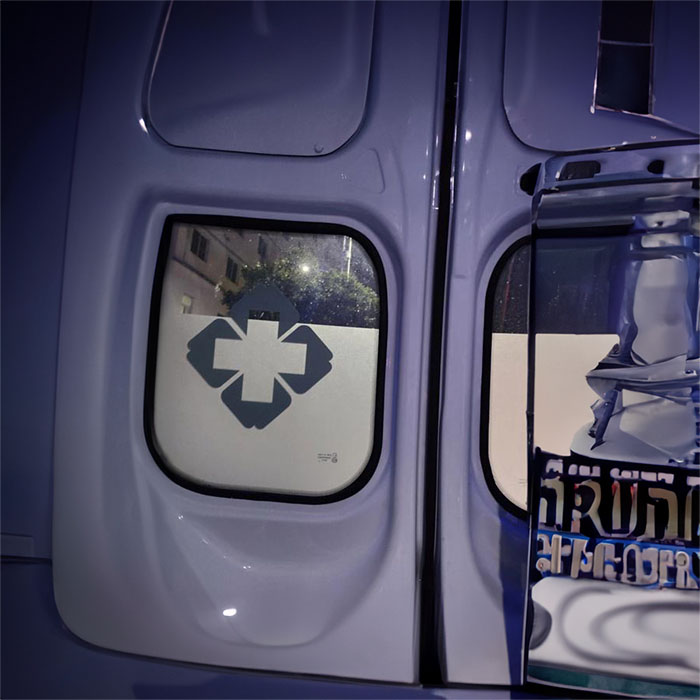 广东广州医学院第三附属医院租赁私人救护车到襄樊市中心医院救护车车费