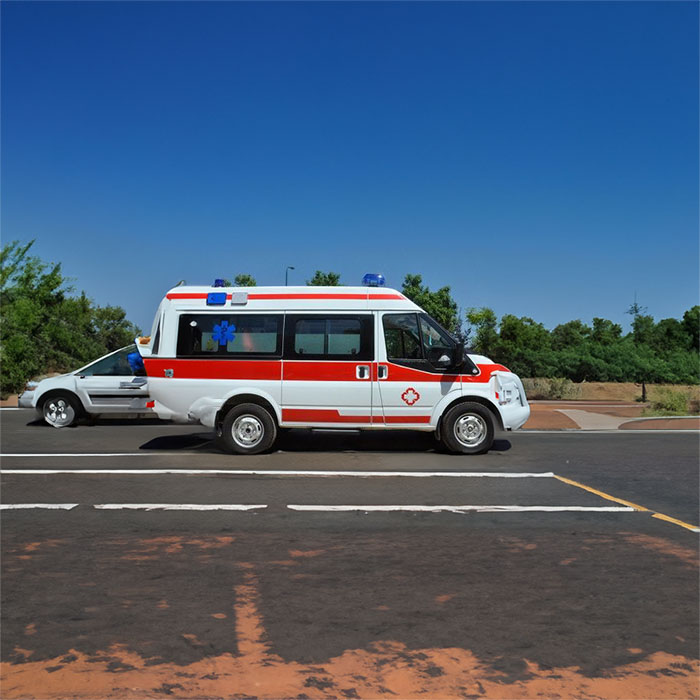 广东广东药学院附属医院租用私人救护车护送到哈尔滨市中医医院救护车转院价格