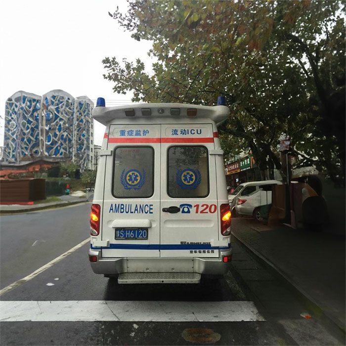 深圳深圳救护车出租康复回老家到广州市黄埔区转运救护车电话号码