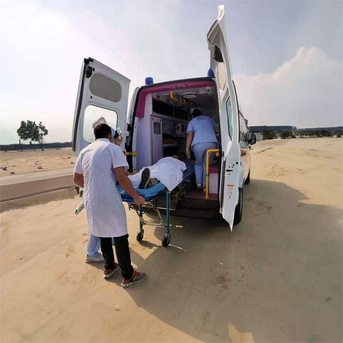 深圳深圳救护车出租出院返乡到梅州市丰顺县租赁救护车联系电话