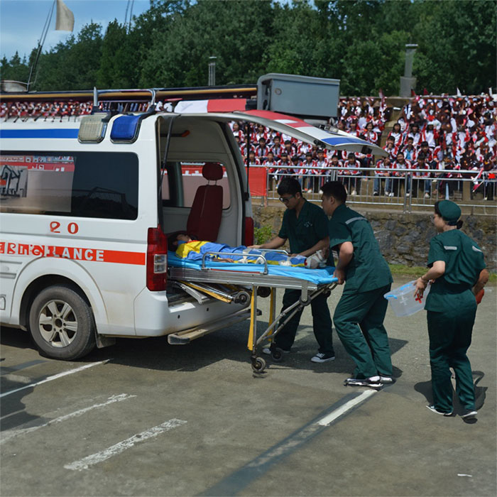 深圳深圳120急救车租赁出院返乡到潮州市救护车出租联系方式