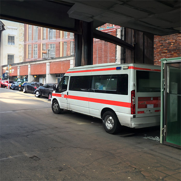 广东韶关地区人民医院租救护车到湖北省口腔医院（深圳大学口腔医学院）私人救护车出租电话号码