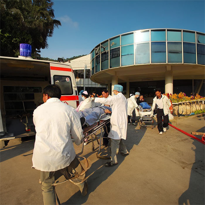 广东省肇庆市人民医院租救护车护送到云南省中医医院（云南中医药大学附属医院、云南中医学院附属医院）救护车出租转运