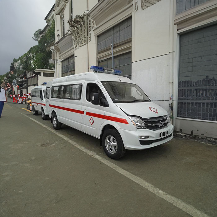 深圳深圳120急救车租赁出院回家到广州市运送病人的车电话