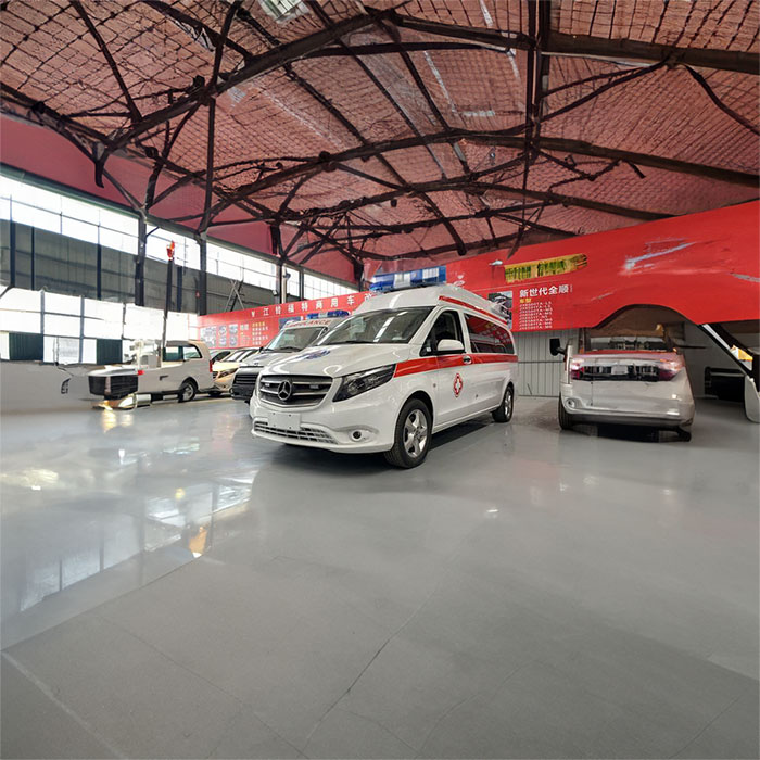 龙岗深圳救护车租赁出院返乡到广州市海珠区租赁私人救护车联系电话