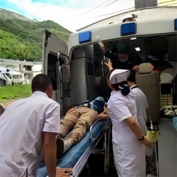 龙岗深圳救护车出租病重返乡到佛山市市辖区120转运咨询电话