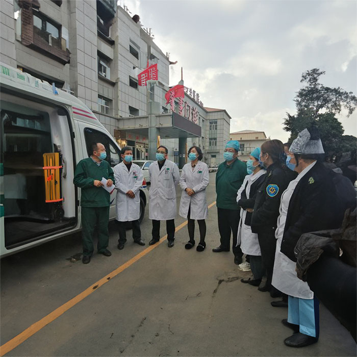 福田广东省中山大学附属汕头医院租私人救护车转院到中国人民解放军医院（兰州三爱堂医院）救护车出租中心