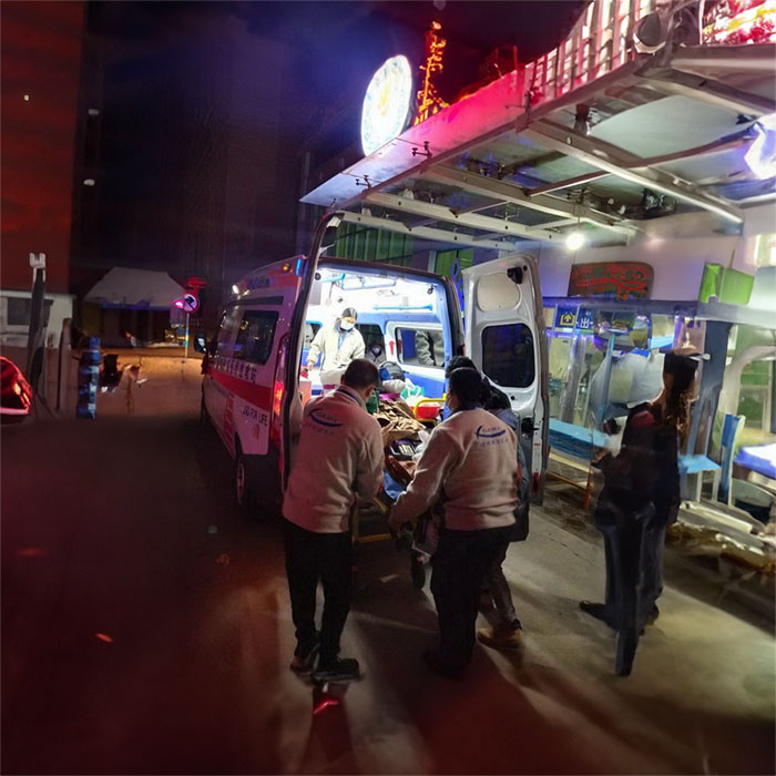 福田广东省肇庆市人民医院出租急救车护送到昆明医学院附属医院（云大医院）救护车服务电话