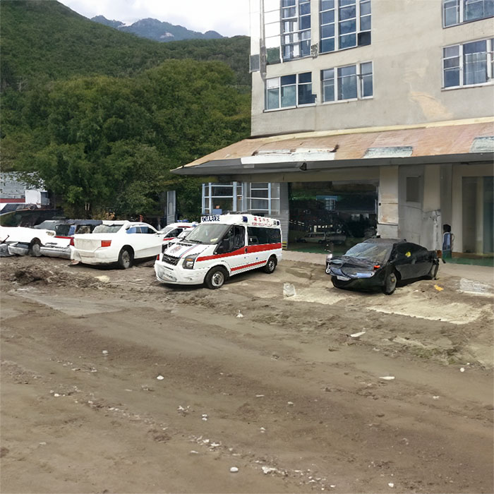 龙岗广东中山大学附属口腔医院租赁私家救护车转院到怀化市人民医院（南华大学附属怀化医院）转运患者的救护车-救护车出租