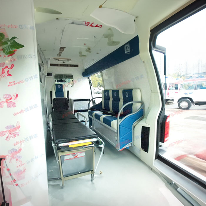 龙岗深圳120救护车出租病重返乡到惠州市惠东县租赁急救车联系电话