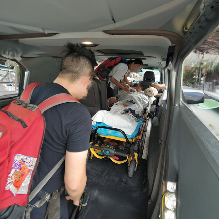 广东省中国人民解放军第421医院预约私人救护车转运到中南大学湘雅医学院附属海口医院救护车出租服务