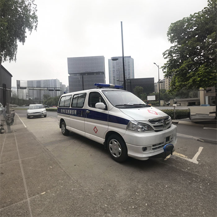 深圳深圳救护车租赁出院返乡到潮州市24小时应急联系电话
