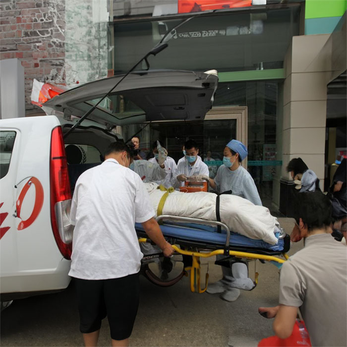 罗湖广州市番禺区人民医院私人救护车出租到大连大学医学院附属医院（连大附院、肛肠病院）出院救护车电话