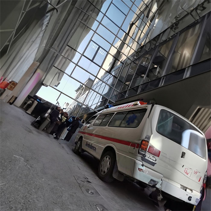 罗湖中国人民解放军第421医院出租急救车护送到新疆医科大学第二附属医院七道湾医院（新疆医科大学第二附属医院老院）转运救护车多少钱一辆-救护车出租