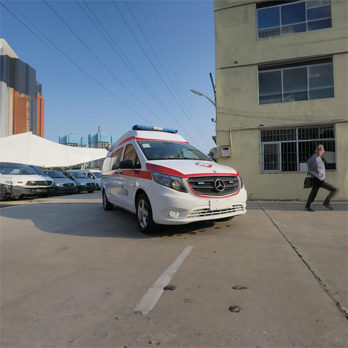 深圳深圳救护车租赁康复回家到肇庆市广宁县转运病人电话