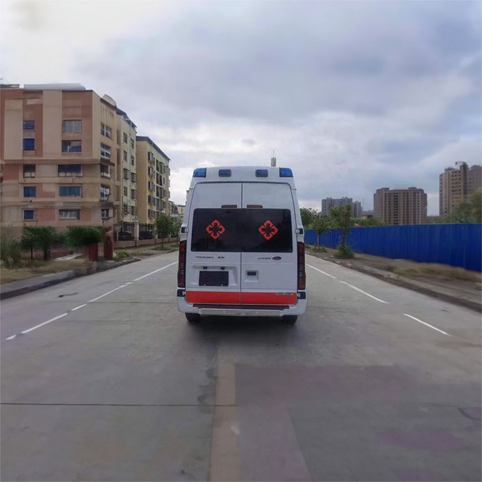 罗湖中山市博爱医院租用私人救护车护送到长春市中心医院救护车电话