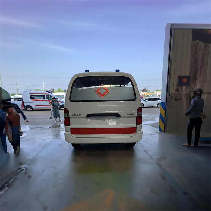 深圳深圳救护车租赁出院返乡到湛江市霞山区出院需要120打什么电话