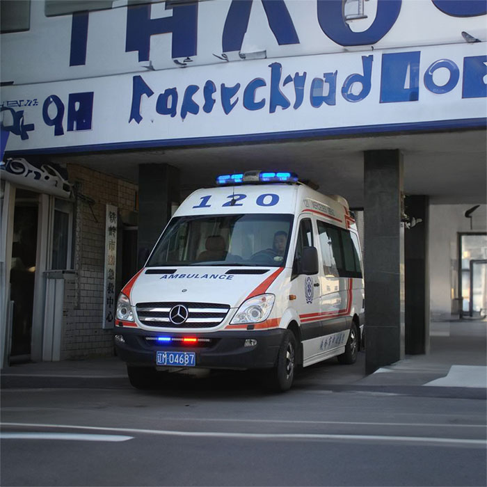 罗湖广东省口腔医院租救护车护送到协和西院私人救护车租赁