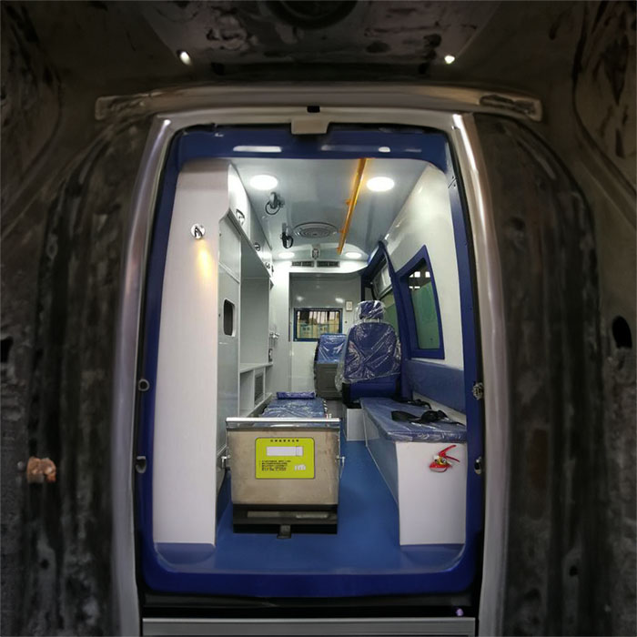 龙岗广东广州市妇幼保健院院区租用私人救护车护送到梧州市红十字会医院租用救护车公司