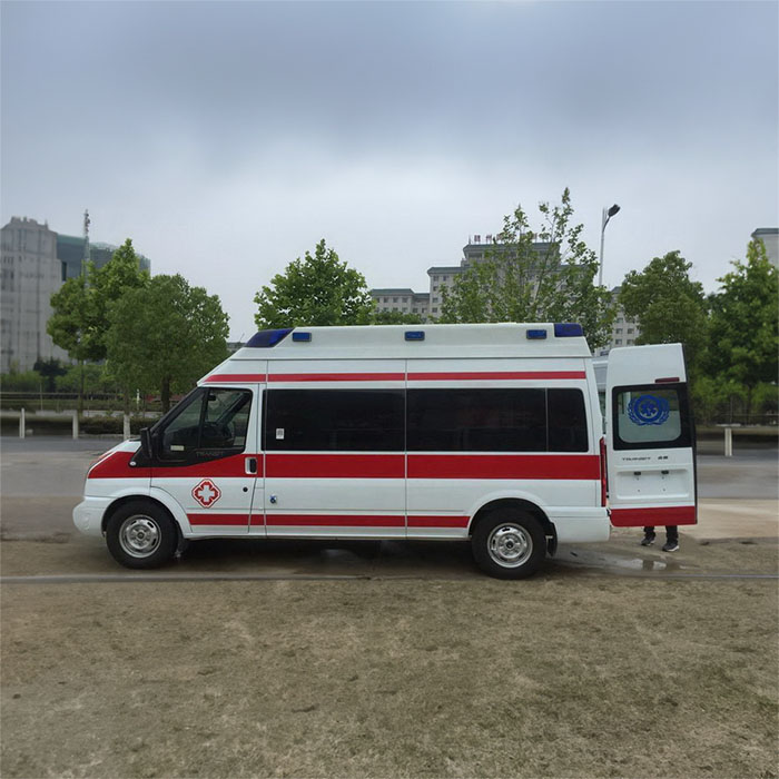 深圳深圳救护车出租康复回家到珠海市斗门区租救护车联系电话