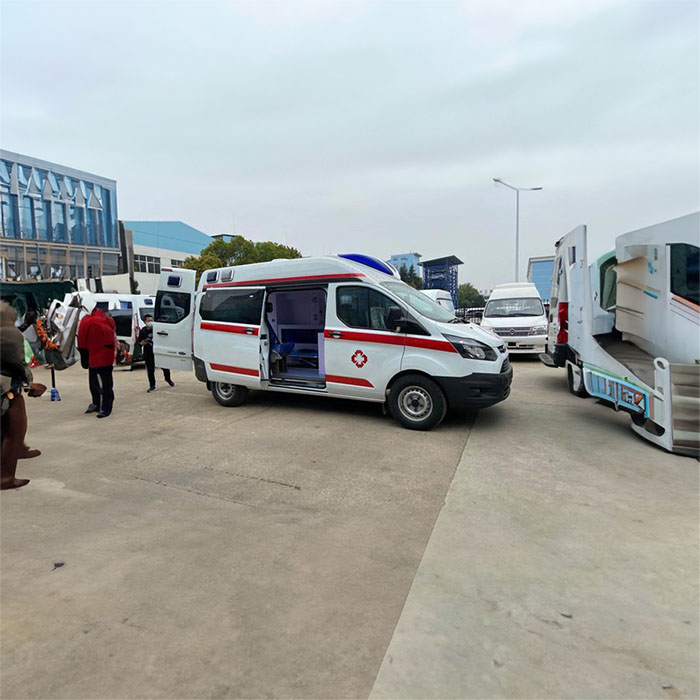 龙岗广东省广州市传染病医院租救护车到上海东方医院（同济大学附属东方医院）跨省医疗救护车出租