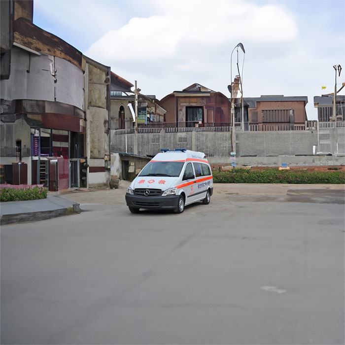 龙岗中山市小榄人民医院租救护车护送到中国人民解放军空军总医院（空军总医院）救护车800公里多少钱