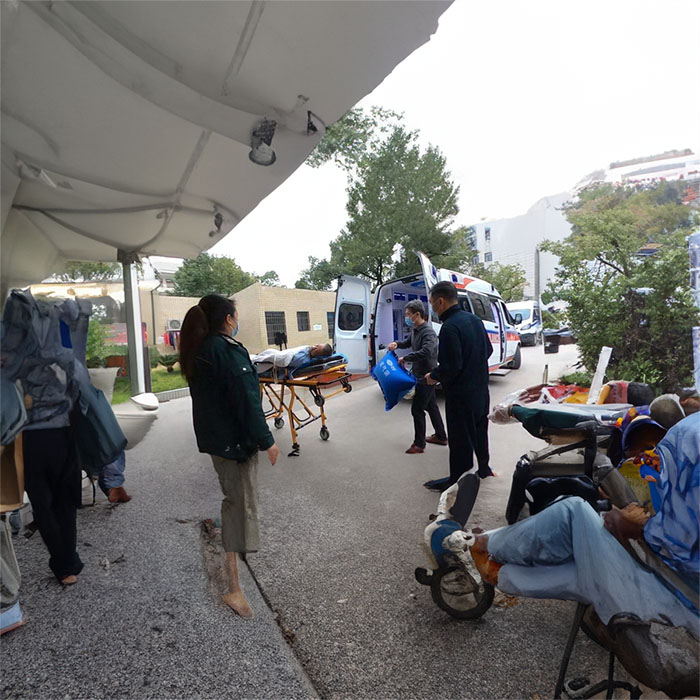 深圳深圳急救车出租病重回老家到广州市救护车出租公司电话