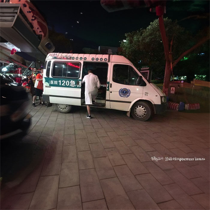 龙岗广东广东药学院附属医院租赁私人救护车转运到新疆伊犁哈萨克自治州友谊医院私人救护车租车电话