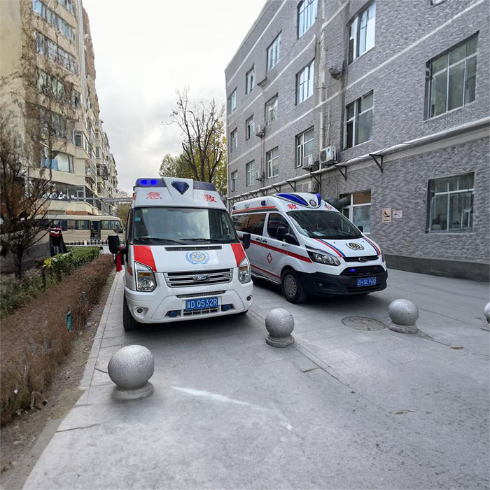 龙岗广东中山市小榄人民医院租用私人救护车护送到贵阳市妇幼保健院病人转送救护车-救护车出租