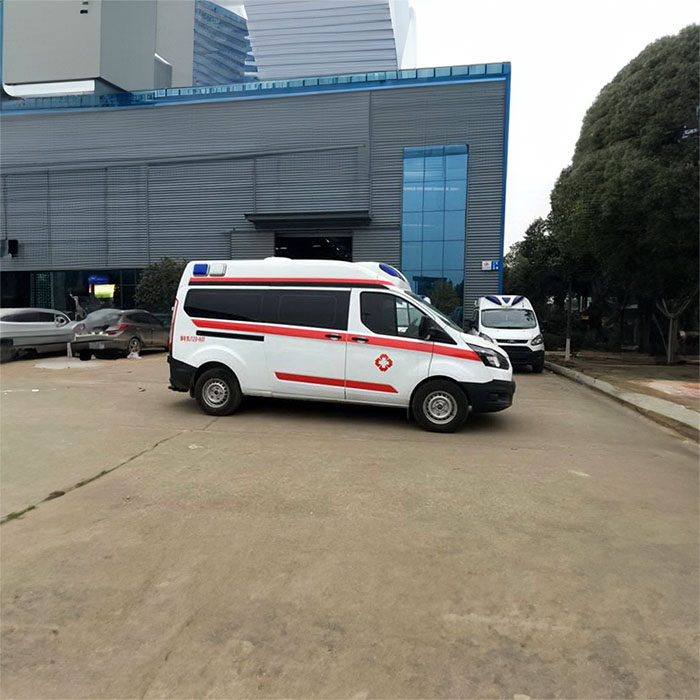 龙岗广铁集团羊城铁路总公司广州医院预约私人救护车租赁到河池市人民医院救护车出租转运