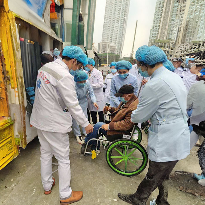 龙岗广东北大深圳医院租赁正规救护车到中国医学科学院整形外科医院（八大处整形医院）出租救护车电话号码