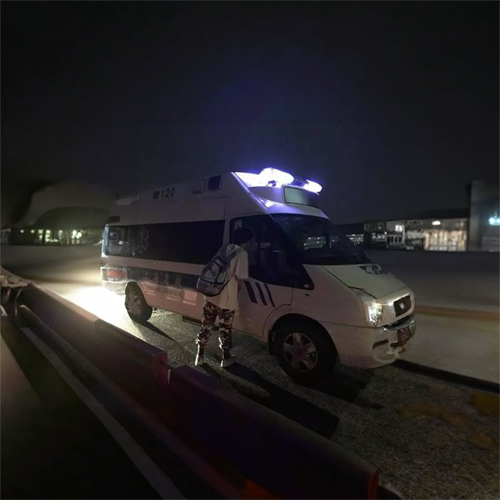 深圳深圳救护车出租康复回老家到清远市英德市私人120转运车电话