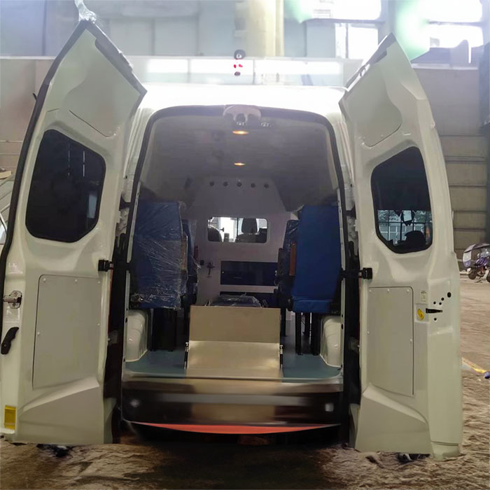 龙岗东莞市太平人民医院租救护车护送到青岛市市立医院急救车租赁多少钱