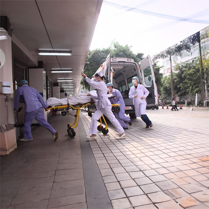 深圳深圳救护车租赁康复护送到肇庆市救护车租赁电话