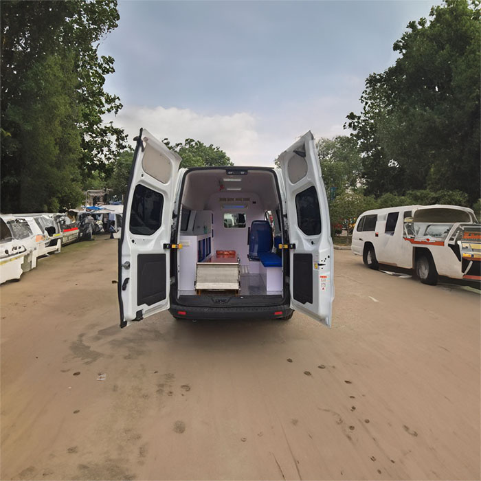 龙岗中山市小榄人民医院租用私人救护车护送到扬州市中医院救护车长途租用