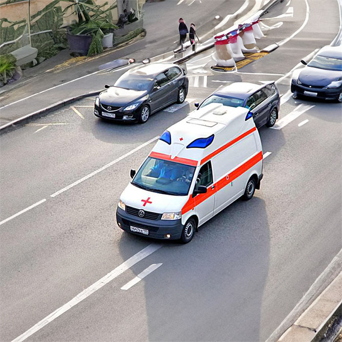 龙岗广东省医平洲分院租赁正规救护车到中国人民解放军兰州军区乌鲁木齐总医院叫救护车电话